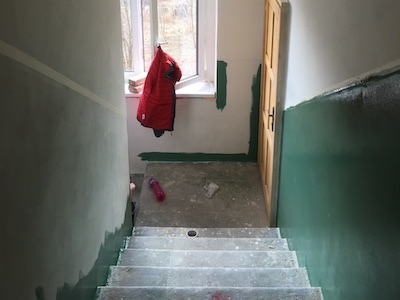 Malování schodiště domu 1